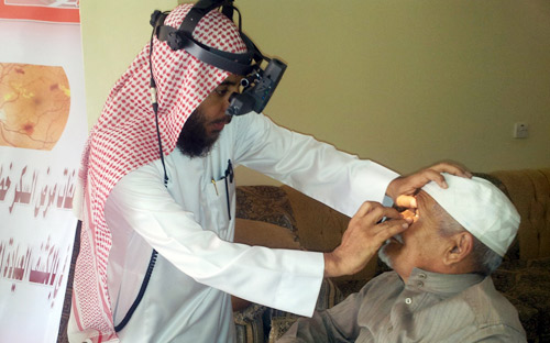 «عناية» تتبنى علاج عيون مسنين في عسير 