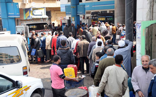 شحنات من السولار السعودي لإنهاء أزمته بمصر 