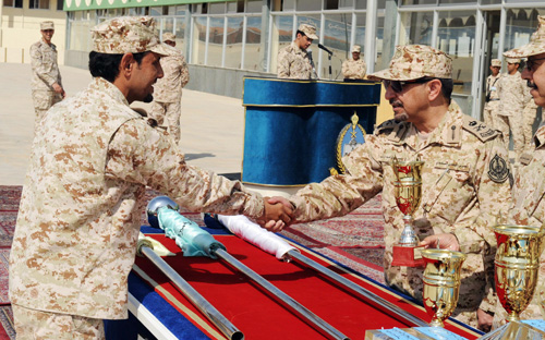 كلية الملك خالد العسكرية تحتفل بانتهاء فترة الاستجداد لطلاب هذا العام 
