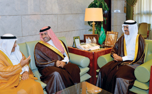 أمير منطقة الرياض يستقبل رئيس مدينة الملك عبدالله للطاقة الذرية والمتجددة والنائب العام لجمهورية الجزائر 