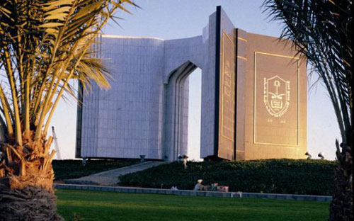 جامعة الملك سعود تستنجد بالمرور لجر السيارات المتوقفة خلال الإجازة 