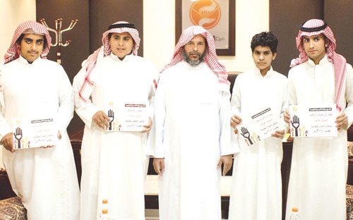 مركز الإحسان الخيري ببريدة يوزّع جوائز المسابقة التطوعية 