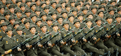 كوريا الشمالية تحذر من «حرب شاملة» وتطالب واشنطن بوقف المناورات   