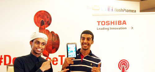 Toshiba تكشف عن شاشات باللمس لمدوني التكنولوجيا والصحفيين 