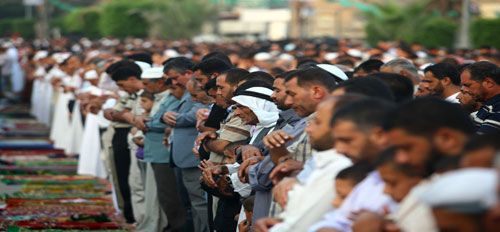 اليمن: مقتل خمسة في هجوم على مصلى العيد وثلاثة جنود في هجوم على معسكر 