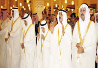 أمير الرياض ونائبه يؤديان صلاة العيد