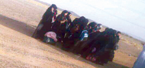 العثور على 16 عاملة منزلية في وسط الصحراء 