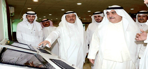 وزير العمل يوجه بتسهيل واستقبال راغبي «التصحيح» إلى الـ6 مساءً 