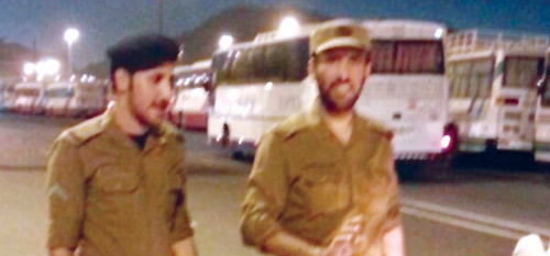 أب وابنه يعملان في الأمن يلتقيان في خدمة ضيوف الرحمن