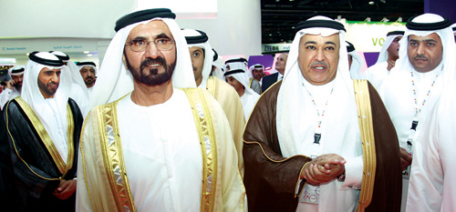 الشيخ محمد بن راشد يزور جناح «الاتصالات السعودية» 
