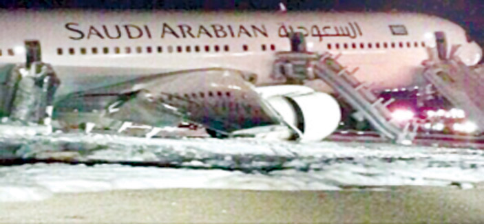 عطل فني لطائرة سعودية تقل 315 إيرانياً وإصابة 29 راكباً نتيجة التدافع 