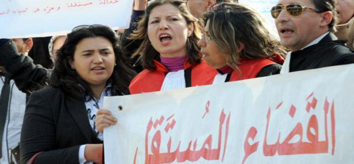 قضاة تونس ينهون الإضراب بعد حسم الخلاف حول السلطة القضائية بالدستور الجديد 