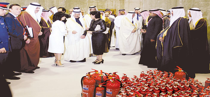 الأمير خليفة يشرف احتفال الثقافة البحرينية بمرور 40 عاماً على الفن التشكيلي 
