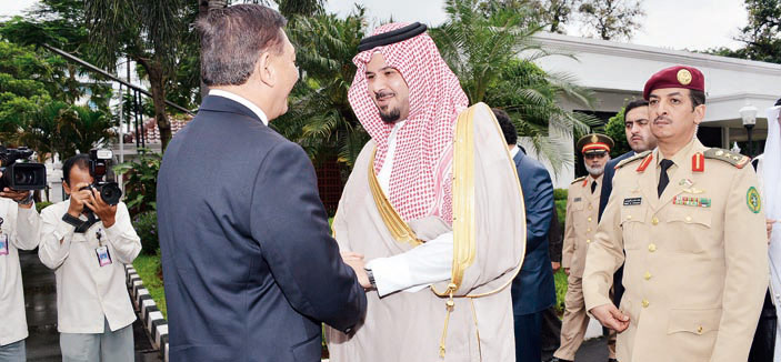 الأمير سلمان بن سلطان يوقع اتفاقية للتعاون الدفاعي السعودي الإندونيسي ويزور قيادة القوات البرية الإندونيسية 