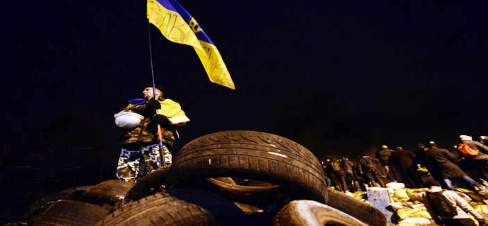 الرئيس الأوكراني يعلن تنازلاته والاحتجاجات تتوسع ضده 