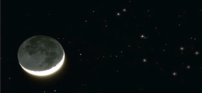 فلكية جدة: هلال القمر «ونجمة الصباح» يزينان فجر الأربعاء 