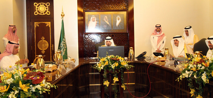الأمير مشعل بن عبد الله يطلع على مشاريع السيول والقطارات في جدة ومكة المكرمة 