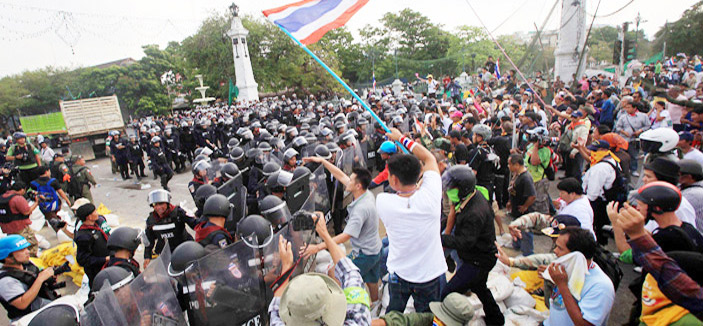 تايلاند: المحتجون يتعهدون بالإطاحة برئيسة الوزراء 