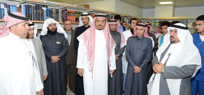 جامعة الملك خالد تشتري الكتب لطلابها بسبب ارتفاع أسعارها 