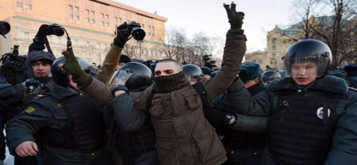 مئات المعارضين الروس يمثلون أمام المحكمة غداة موجة اعتقالات في موسكو   