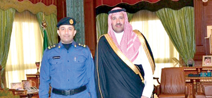 الأمير فيصل بن سلمان يهنئ السريحي ويقلّده رتبة مقدم 