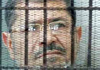 وقف محاكمة مرسي في قتل المتظاهرين للفصل في رد المحكمة