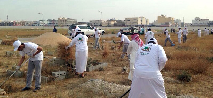 500 شاب متطوع يساهمون في حملة تنظيف وترميم مقابر الخُبر 