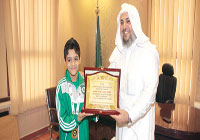 مدير تعليم وسط الرياض يستقبل بطل أشبال الجمباز