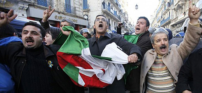 احتجاجات تطالب بمقاطعة انتخابات الرئاسة في الجزائر 
