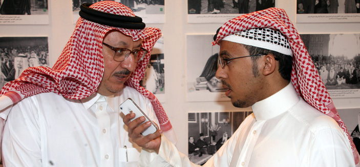 الصور التاريخية للصحافة السعودية تجذب زوار «الكتاب» 