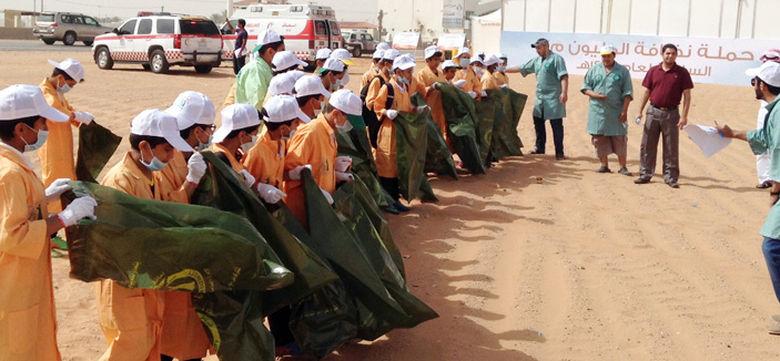 طلاب المدارس يدشنون حملة المليون السابعة لنظافة المنتزهات البرية 