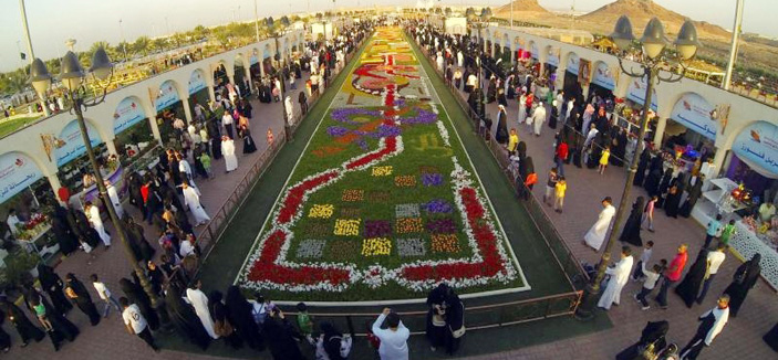 مهرجان الزهور في المدينة المنورة ينشر سجادة جهزت بـ 3 ملايين زهرة 