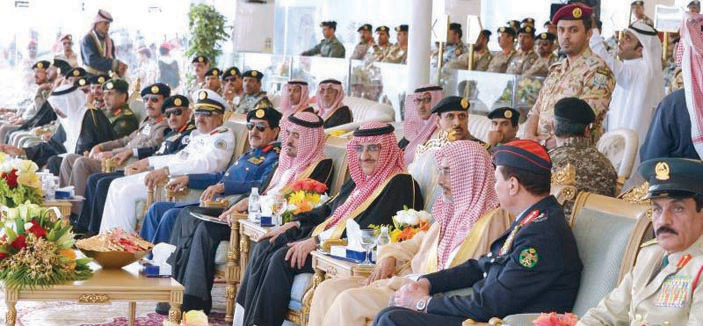 وزير الداخلية يرعى حفل تخريج 3 دورات متخصصة في العلوم العسكرية والسلوك الدبلوماسي 