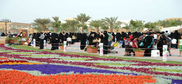 مهرجان ربيع الرياض العاشر وزَّع 35 ألف هدية و26 ألف زهرة للزائرين 