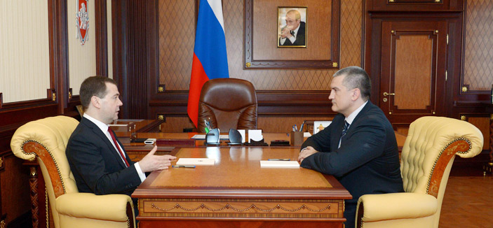 رئيس الوزراء الروسي ديمتري مدفيديف يزور القرم ويعقد اجتماع الحكومة هناك 