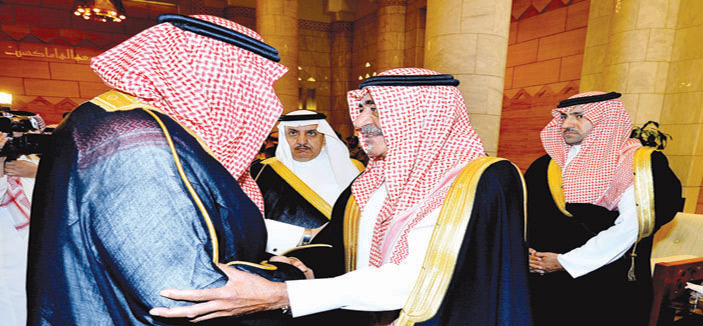 سمو الأمير مقرن بن عبد العزيز يستقبل المبايعين في قصر الحكم 