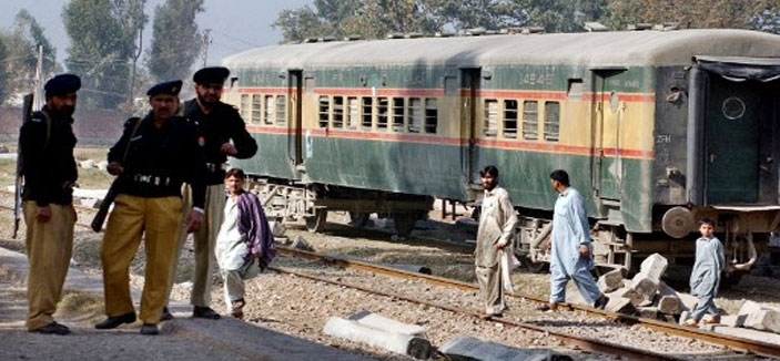 انفجار قنبلة في قطار يودي بحياة 12 شخصاً في باكستان 