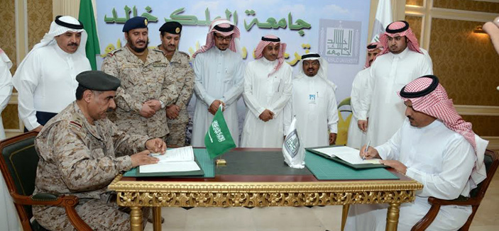 جامعة الملك خالد توقع اتفاقية تعاون مع القوات البرية 