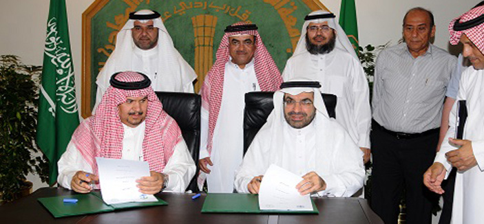 جامعة الملك فهد وميناء الملك عبدالعزيز يوقعان اتفاقية تعاون 