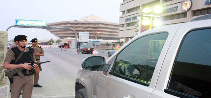 دوريات أمن الرياض تطيح باثنين من الجناة بالجرم المشهود 