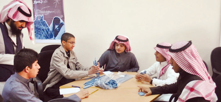طلاب ثانوية مجمع الأمير سلطان ببريدة ينفذون برنامج «أتألق» 