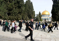 إسرائيل تمنع المسلمين من دخول الأقصى لتأمين مسيرة صهيونية