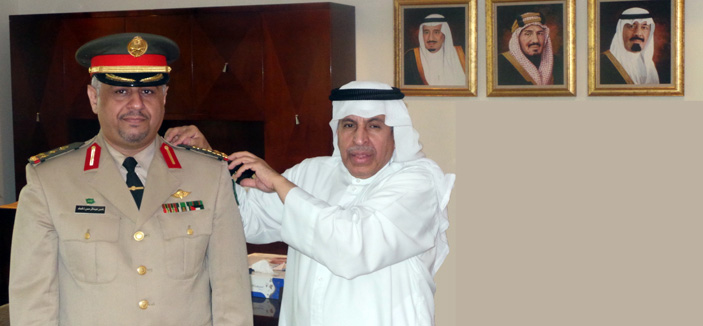 السفير الفايز يقلِّد الملحق العسكري بالسفارة السعودية رتبته الجديدة 