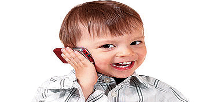 باحثون يدرسون تأثير الهواتف المحمولة على مخ الأطفال 