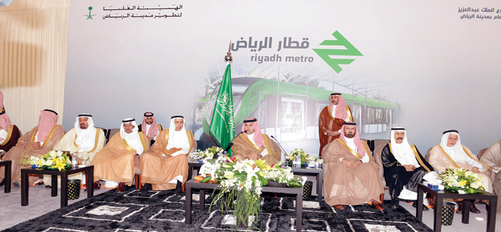 أمير الرياض رأس الاجتماع الدوري الخامس لمتابعة سير العمل في مشروع الملك عبدالعزيز للنقل العام (القطار والحافلات) 
