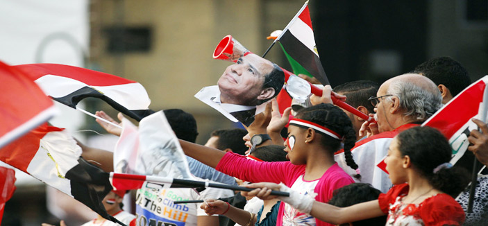 الحكومة المصرية تقدم استقالتها .. ومصادر تؤكد أنّ السيسي كلّف محلب بحكومة جديدة 