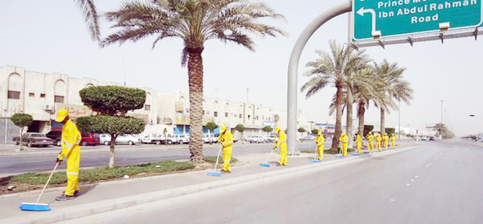 أمانة منطقة الرياض تلزم شركات النظافة بمنع العمل تحت أشعة الشمس 