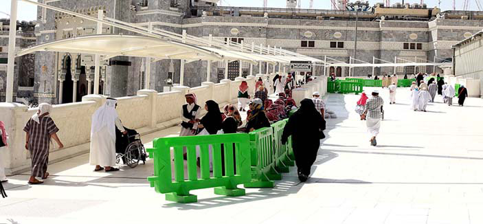 تظليل مسار العربات لذوي الاحتياجات الخاصة على جسر أجياد بالمسجد الحرام 