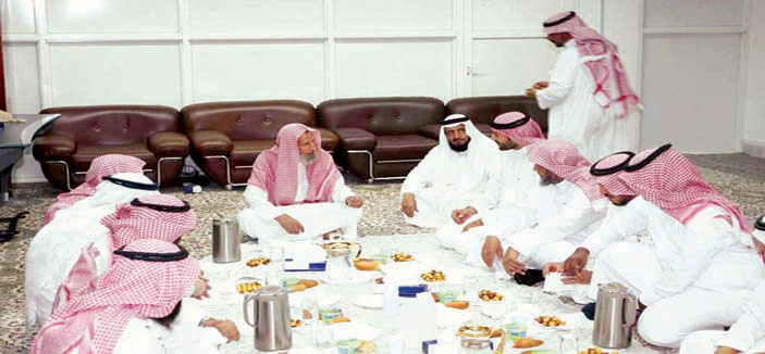 نائب الرئيس العام لشؤون المسجد النبوي يجتمع بمشرفي الإدارات الميدانية 
