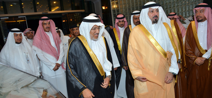 أمير منطقة مكة المكرمة يشهد توقيع العقد الثاني لمشروع النقل العام بجدة 